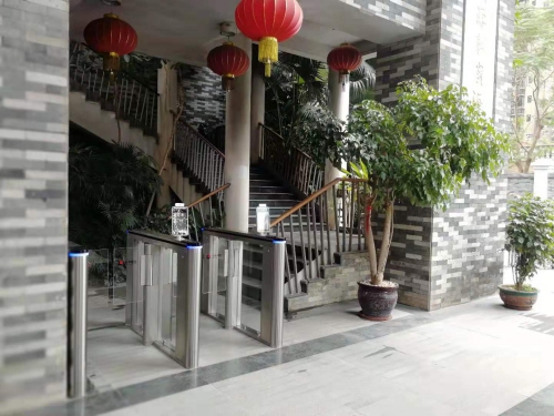  Lide la porte battante a été officiellement utilisée dans l'académie de calligraphie de guangdong
