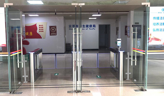 Porte pivotante LD-B510 - Le bureau de la santé de la ville de Yunfu

